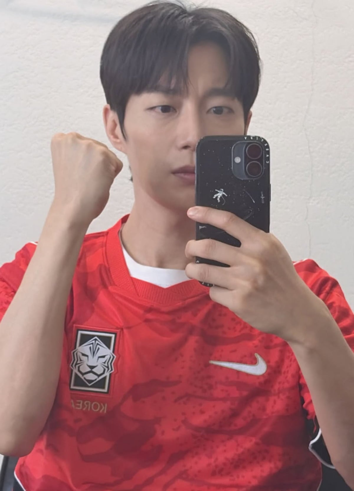 윤두준이 축구 마니아 면모를 보이고 있다. / 사진=윤두준 SNS