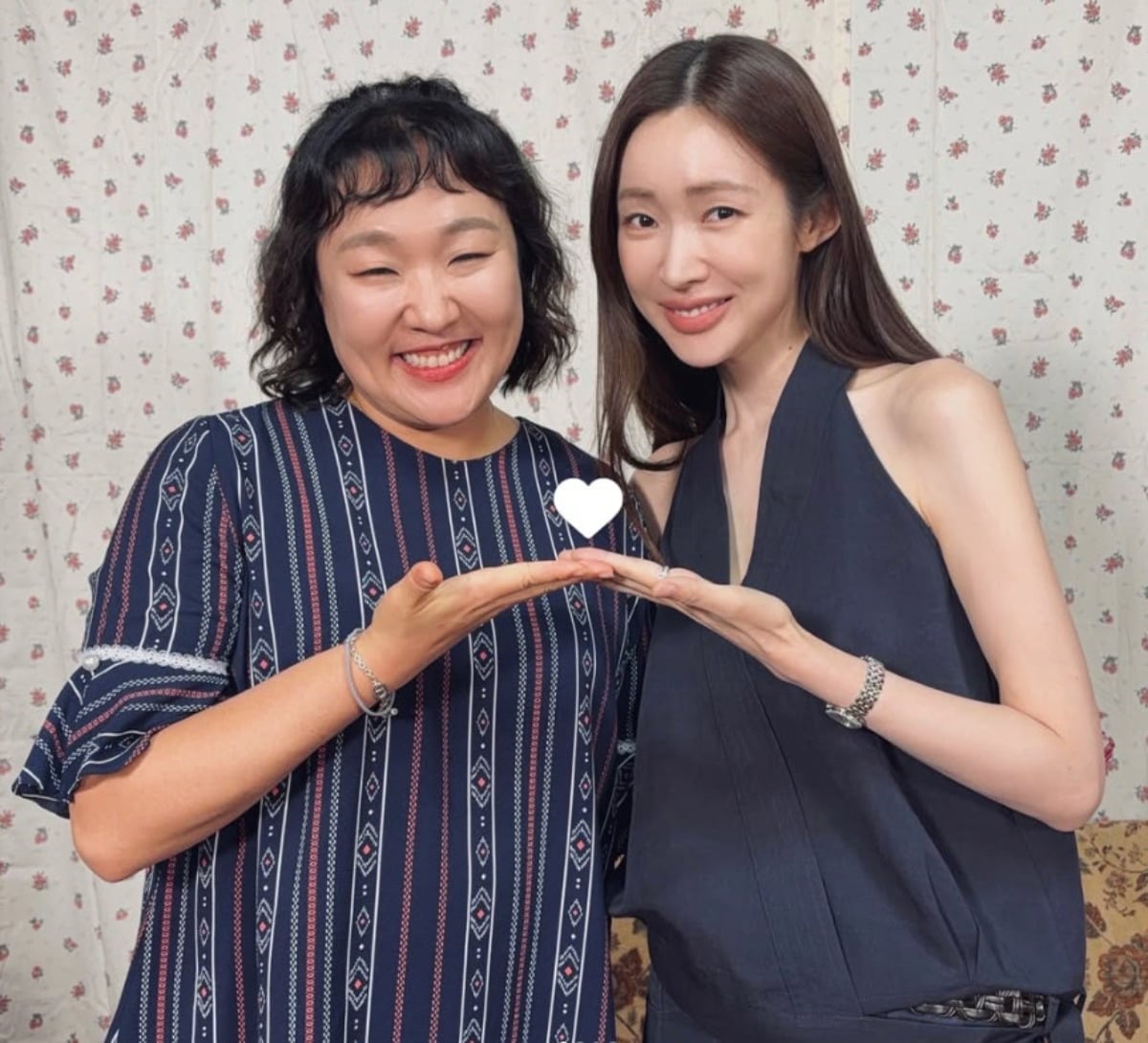 배우 겸 인플루언서 차정원이 이수지와 미소를 짓고 있다. / 사진=차정원 SNS