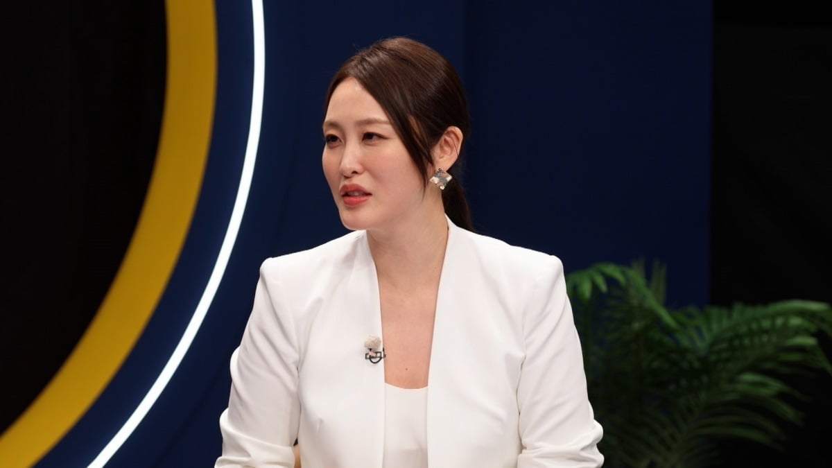 아나운서 신아영이 '시간추적자 설록'의 MC로 활약한다. / 사진제공=SBS Plus