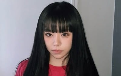 마마무 휘인, 고양이인 줄…흑발로 완성한 도도한 분위기