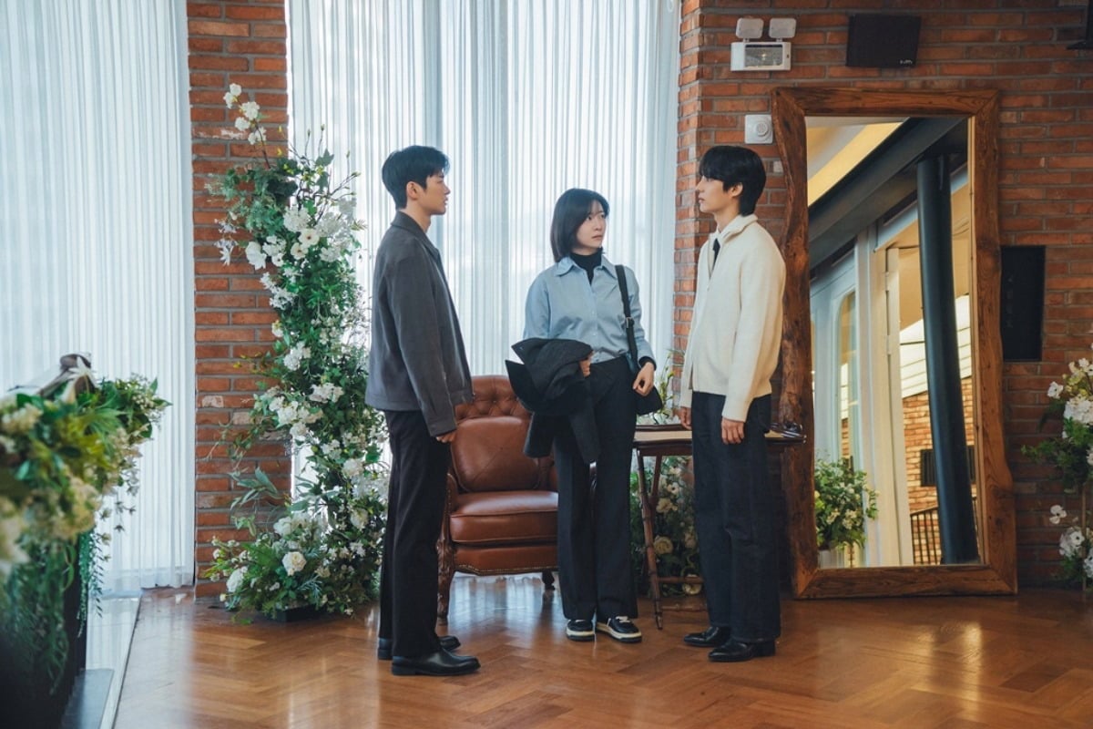 서인국이 결혼식장에서 최경훈과 마주친다. / 사진제공=tvN '내일도 출근!'