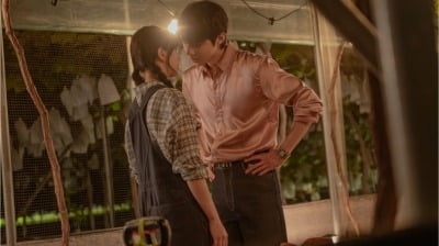 2%대 시청률 위기인데…황인엽,이별했던 ♥혜리와 밀착 스킨십 ('그대에게드림')