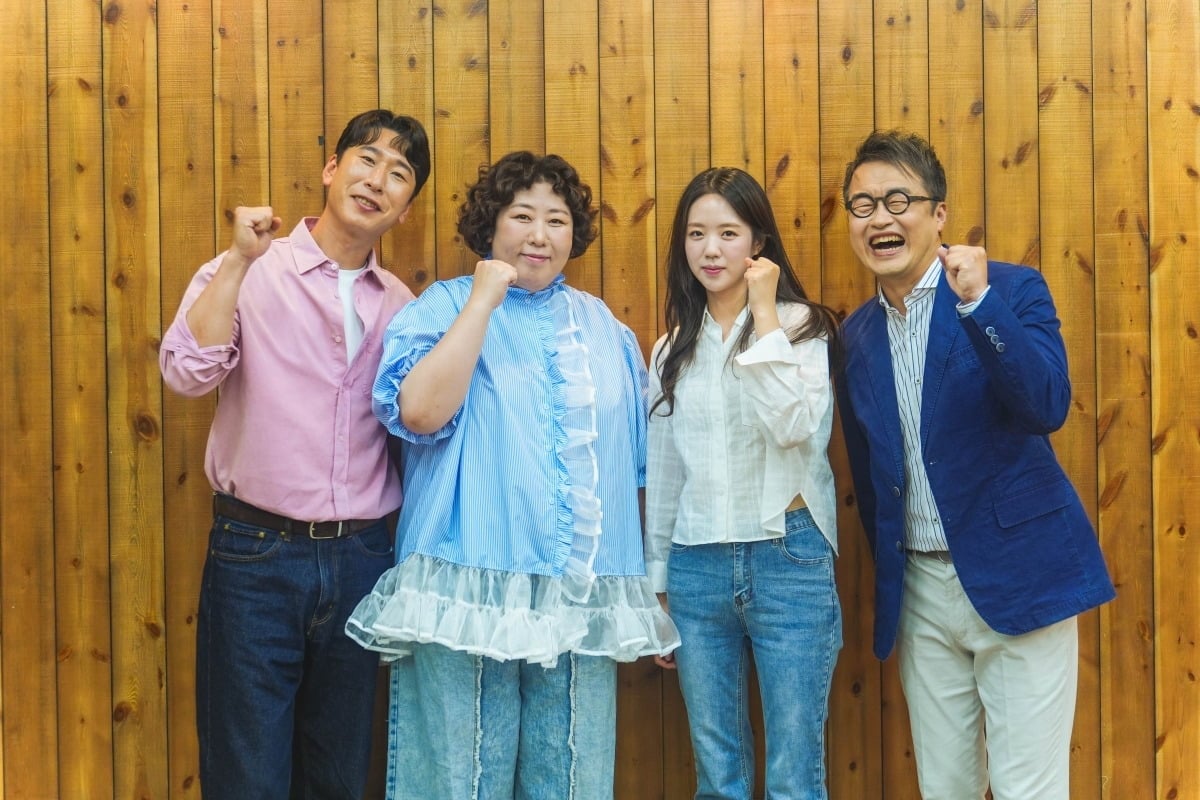 '왕은 무얼 자셨는가' 출연진들이 포즈를 취하고 있다. (왼쪽부터) 양상국, 신기루, 지예은, 최태성 / 사진=TV조선 '왕은 무얼 자셨는가'