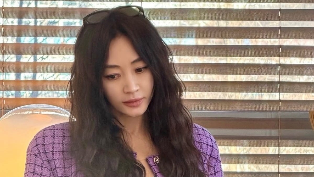 배우 김혜수가 긴 머리로 변신한 근황을 전했다. / 사진=김혜수 SNS 캡처