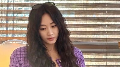 '55세' 김혜수, 이미지 확 달라졌네…긴 웨이브 헤어로 변신