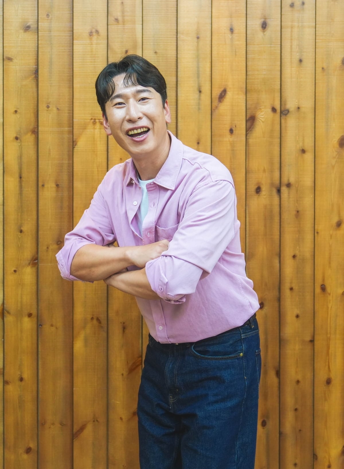 코미디언 양상국이 내시 포즈를 취하고 있다. / 사진=TV조선 '왕은 무얼 자셨는가'