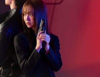 '이동욱 동생' 김혜준, 쇼핑몰 대표 됐다…'킬러들의' 시즌2 속 서늘한 눈빛