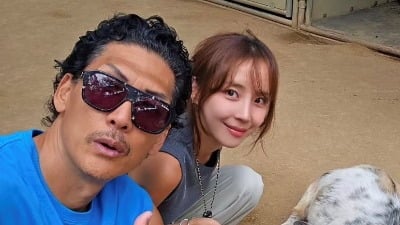'박준형♥' 14세 연하 아내, 비연예인 맞아?…승무원 출신다운 단아한 미모