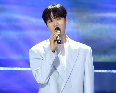 인기 제대로 터졌다…송민준, 장마철 커플 장화 함께 신고 싶은 남자 트로트 가수 1위 [TEN차트]