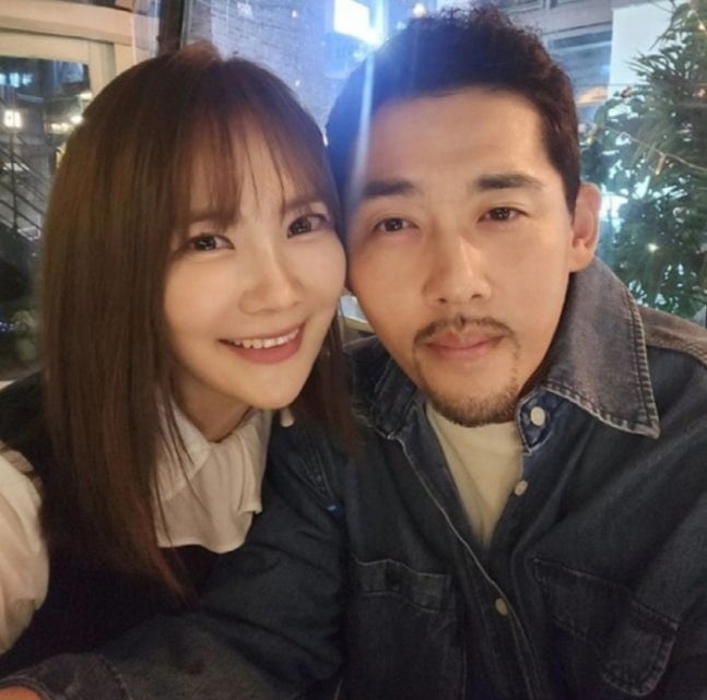 배우 유하나가 남편 이용규의 음주운전 은퇴 한 달 만에 첫 팬미팅을 예고해 갑론을박이 일고 있다. / 사진=SNS