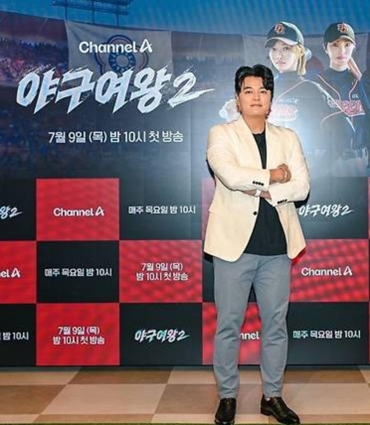 추신수 감독이 포즈를 취하고 있다. / 사진=채널A '야구여왕2'