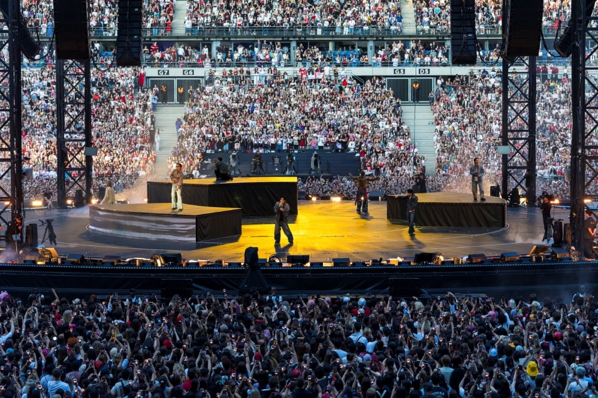 BTS World Tour ARIRANG in Paris / BIGHIT MUSIC (HYBE)
