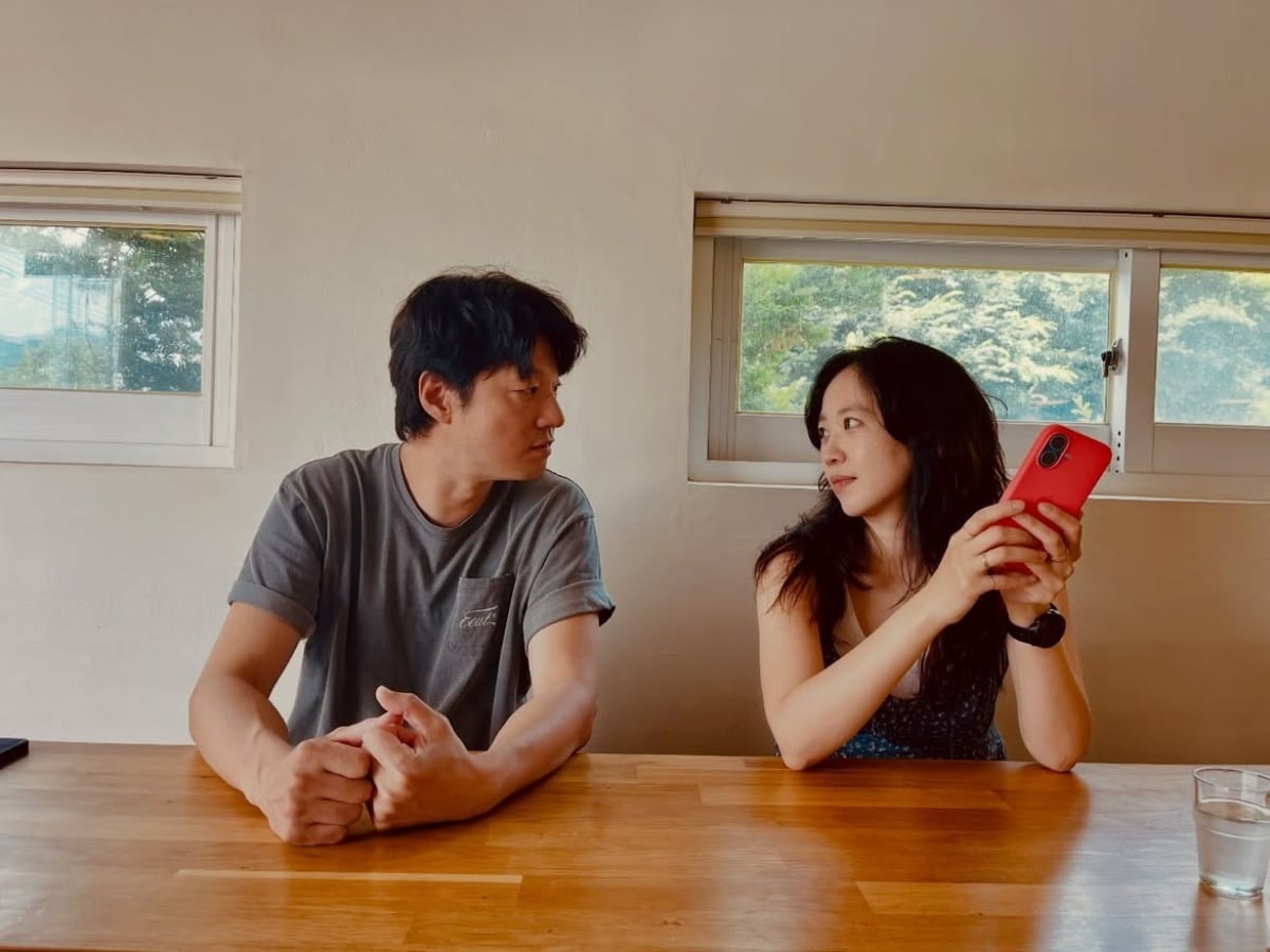 전혜진과 이천희가 16년차 부부임에도 신혼 같은 다정함을 보였다. / 사진=전혜진 SNS