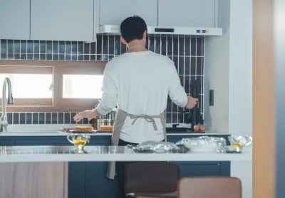 '40세' 서인국, 관리를 어떻게 했길래…태평양 어깨 뽐내며 박지현과 백허그 ('내일도')