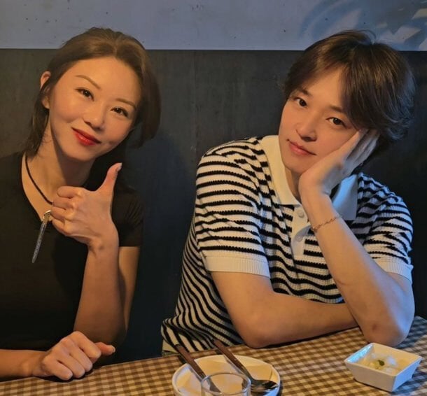 그룹 UN 출신 가수 겸 배우 김정훈이 '당구 여제' 김가영과 함께한 근황을 공개했다. / 사진=김정훈 SNS