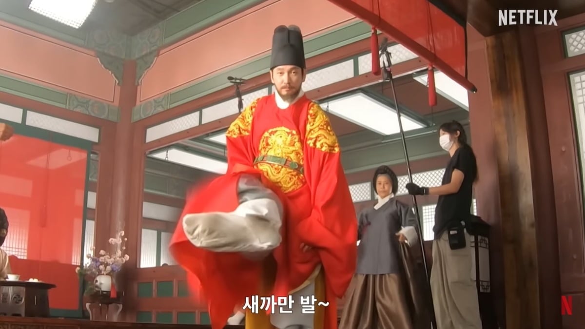 조승우가 촬영장에서 반전 면모를 보였다. / 사진='넷플릭스' 유튜브 캡쳐