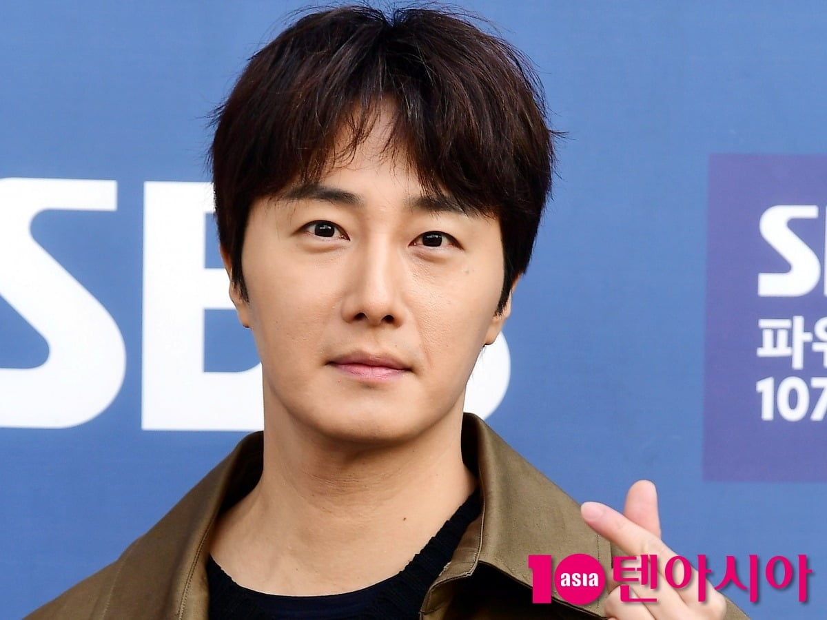 배우 정일우가 코로나19 팬데믹 당시 전 세계적으로 유행한 '달고나 커피'를 처음 방송에서 선보였다고 밝혔다./사진=텐아시아DB