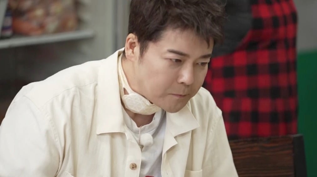 성대를 다친 전현무가 목 보호대를 착용한 채 '전현무계획4' 촬영에 나선다./사진제공=MBN, 채널S