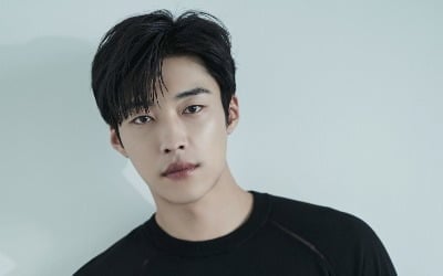 [공식] 우도환, 현 소속사와 의리 지켰다…블리츠웨이와 재계약