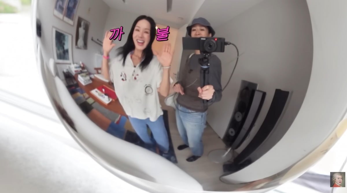 엄정화가 집의 다양한 인테리어를 소개했다. / 사진='공부왕찐천재' 유튜브 캡쳐