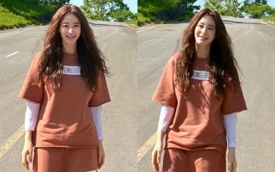 김혜수, 비율이 왜 이래…56세 안 믿기는 '명품 기럭지'에 입이 떡