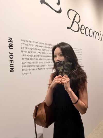 '나솔' 31기 정희, 심경 전달 후 전한 근황…전시회서 포착된 우아한 옆태
