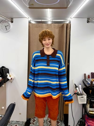 '55세' 김혜수, 뽀글머리 파마도 완벽 소화…김지훈, 파격 헤어스타일 선보여