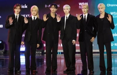 초동 50만 장 넘기고 시상식 2관왕 꿰찼다…FNC가 기획한 피원하모니 "더 노력할 것"