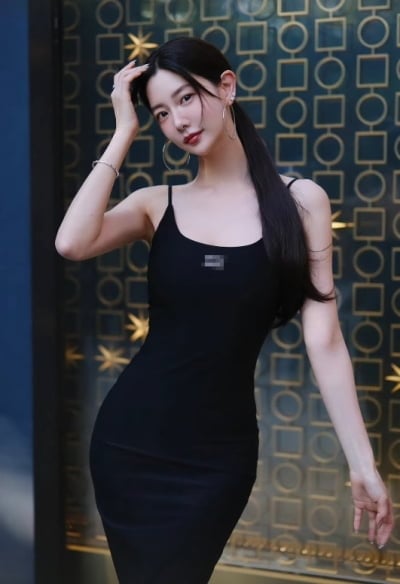 이혼하더니 더 핫해졌다…중국 오가는 여배우, 인간 콜라병된 근황