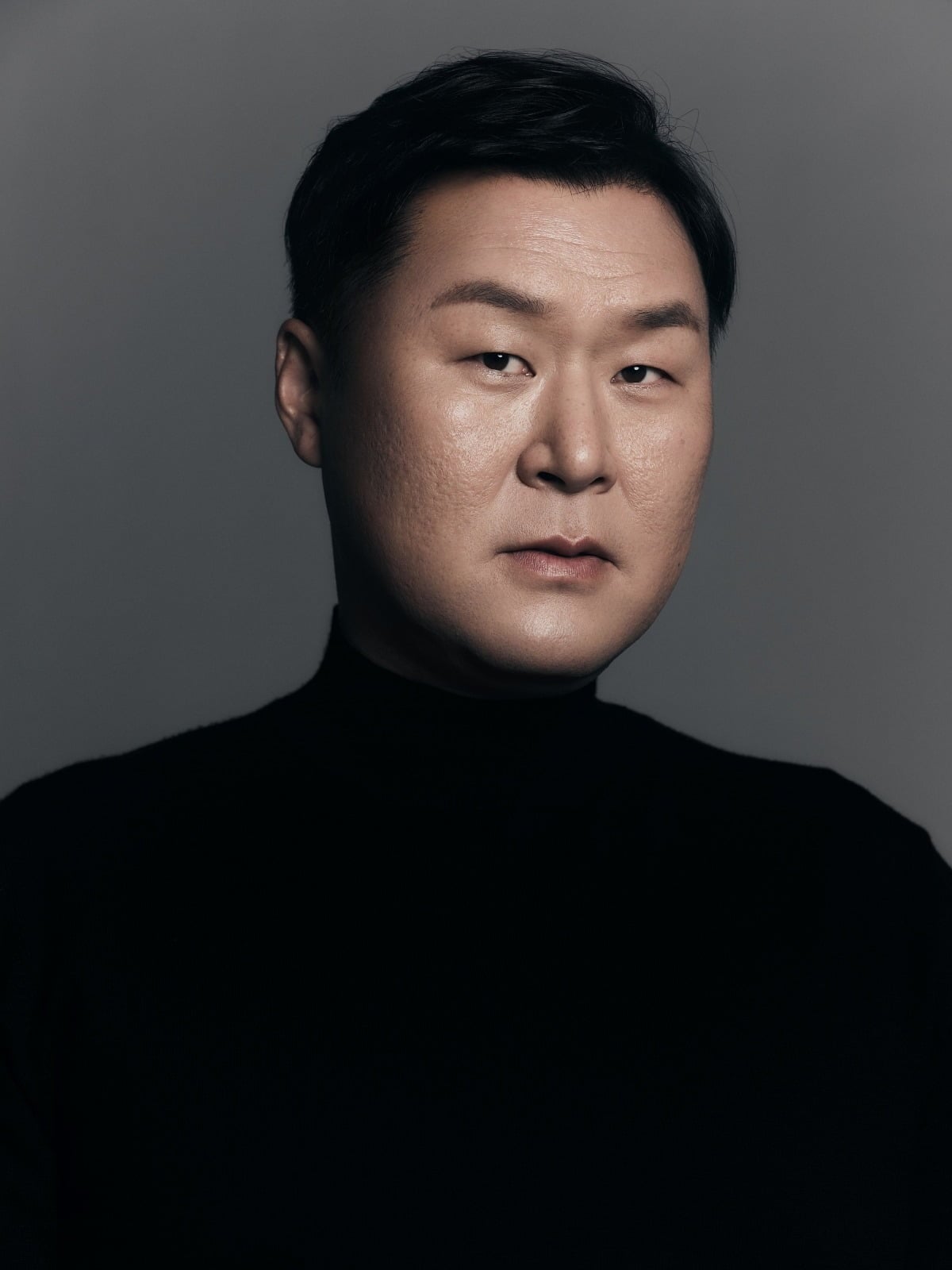 배우 윤경호가 소지섭에게 받은 금을 아들에게 줬다가 돌려 받았다고 밝혔다./사진제공=눈컴퍼니