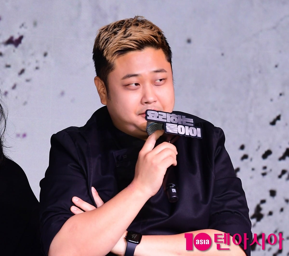 윤남노 셰프가 가족의 생계를 위해 14살에 요리를 시작했던 사연과 다시 주방으로 돌아오게 된 계기를 털어놓는다./사진=텐아시아DB