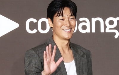 김혜수와 6년 만에 재회했다…'파묘'·'하이에나' 김재철, "감사하고 존경해" ('지금불륜')