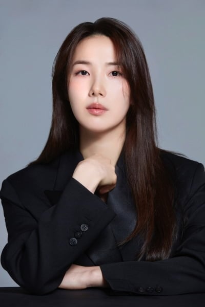 정가희, 날카로운 국과수 부검의…'재벌형사' 안보현과 공조