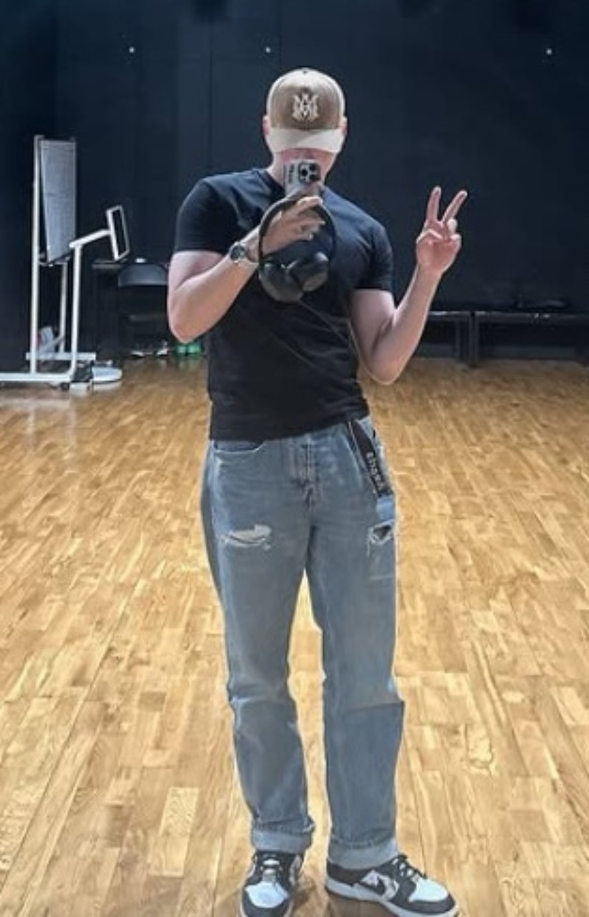 가수 강다니엘이 휴가 중 근황을 전하고 있다. / 사진=강다니엘 SNS