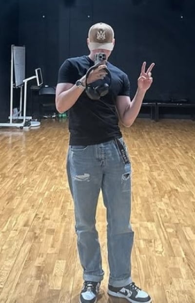 "티셔츠 곧 터지는 거 아니냐"…조교 된 강다니엘, 눈에 띄게 달라진 체격