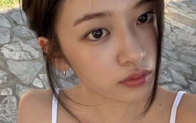 안유진, '뾰족' 어깨에 찔리겠어…뼈말라 자태로 빅사이즈 피자 '폭풍 흡입'