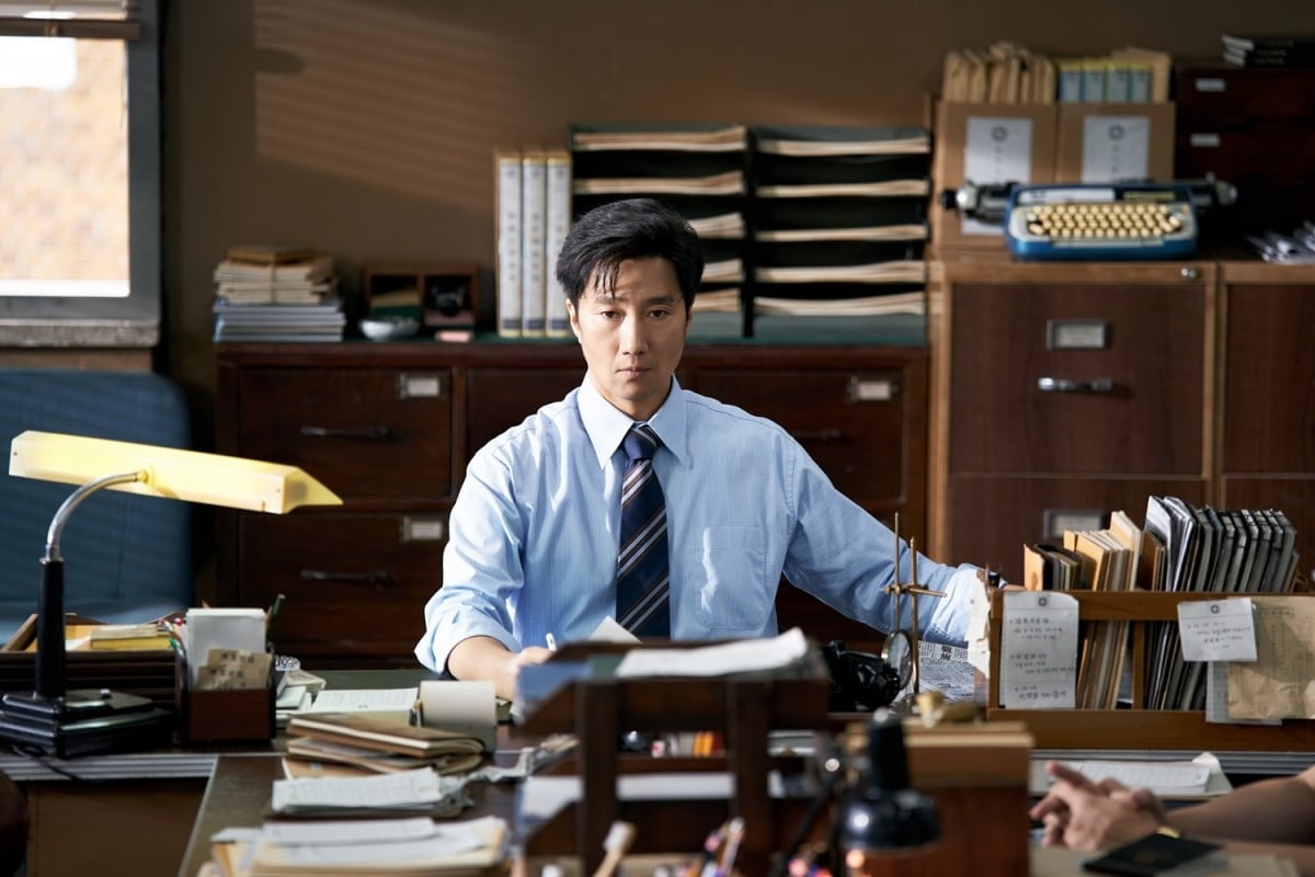 박해일이 영화 '암살자(들)'에서 신문 기자 역할을 맡았다. / 사진제공=하이브미디어코프