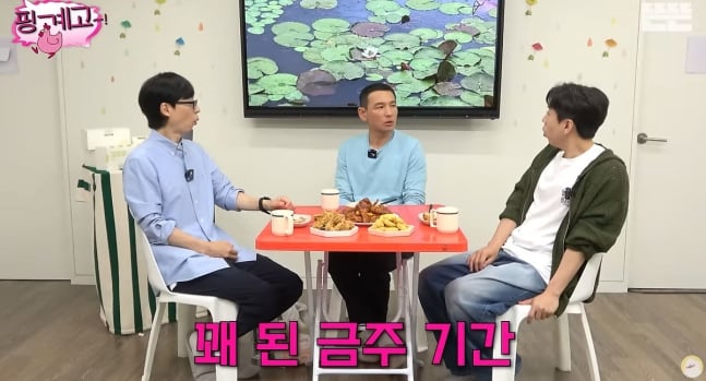 배우 황정민이 사생활 의혹을 둘러싼 공방이 이어지는 가운데, 직접 밝힌 '2년째 금주' 사실이 다시 주목받고 있다./ 사진=유튜브 채널 '핑계고'