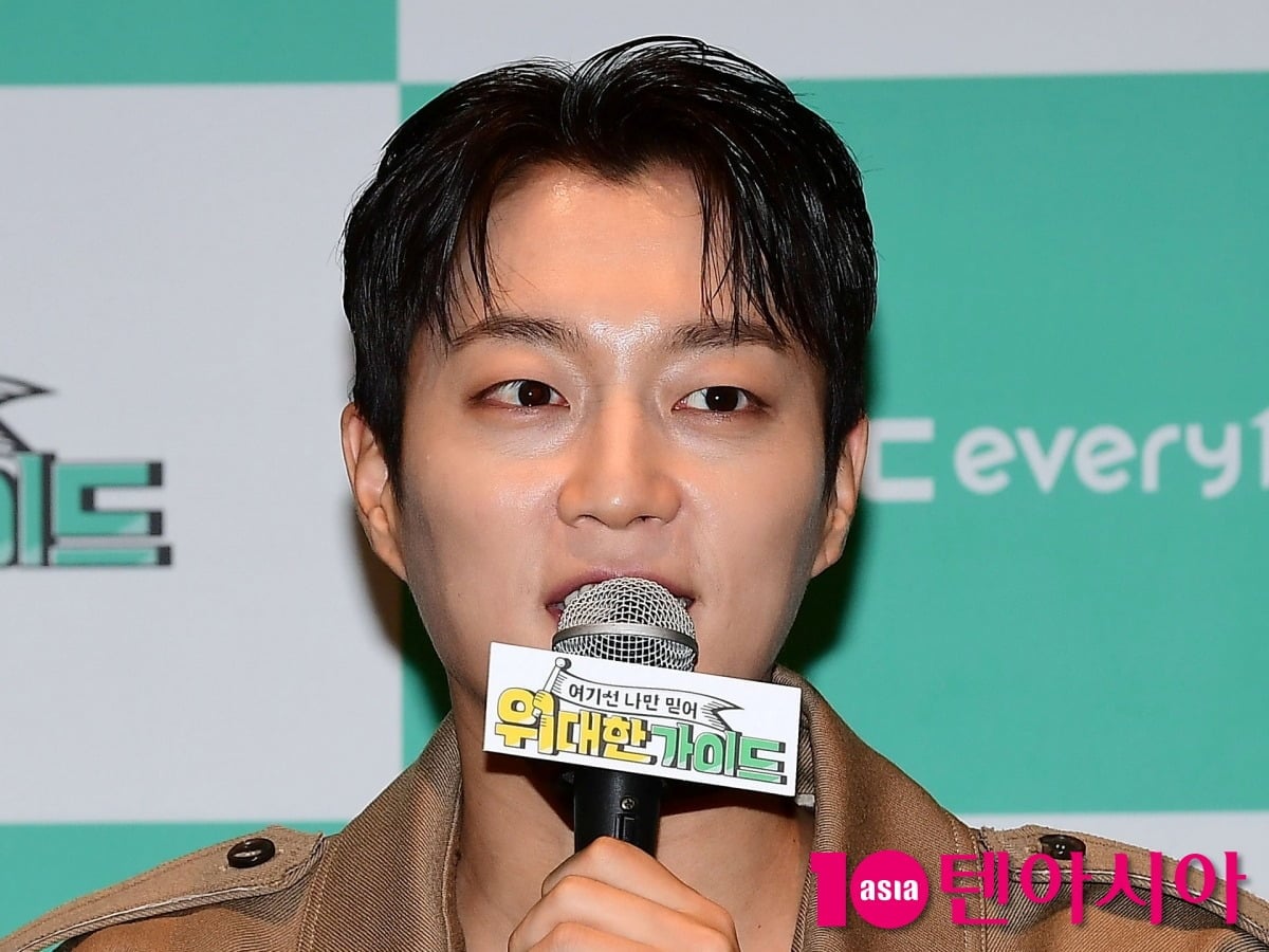 윤두준이 '팬덤스테이지'에서 안정적인 진행을 선보이며 18년 차 아티스트의 내공을 입증했다./사진=텐아시아DB