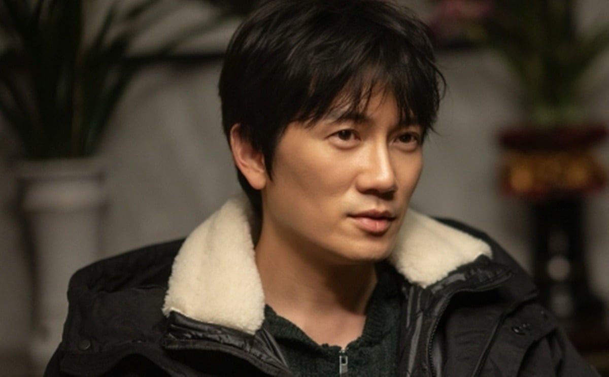 지성이 박병은과 탐색전을 펼친다./사진제공=JTBC
