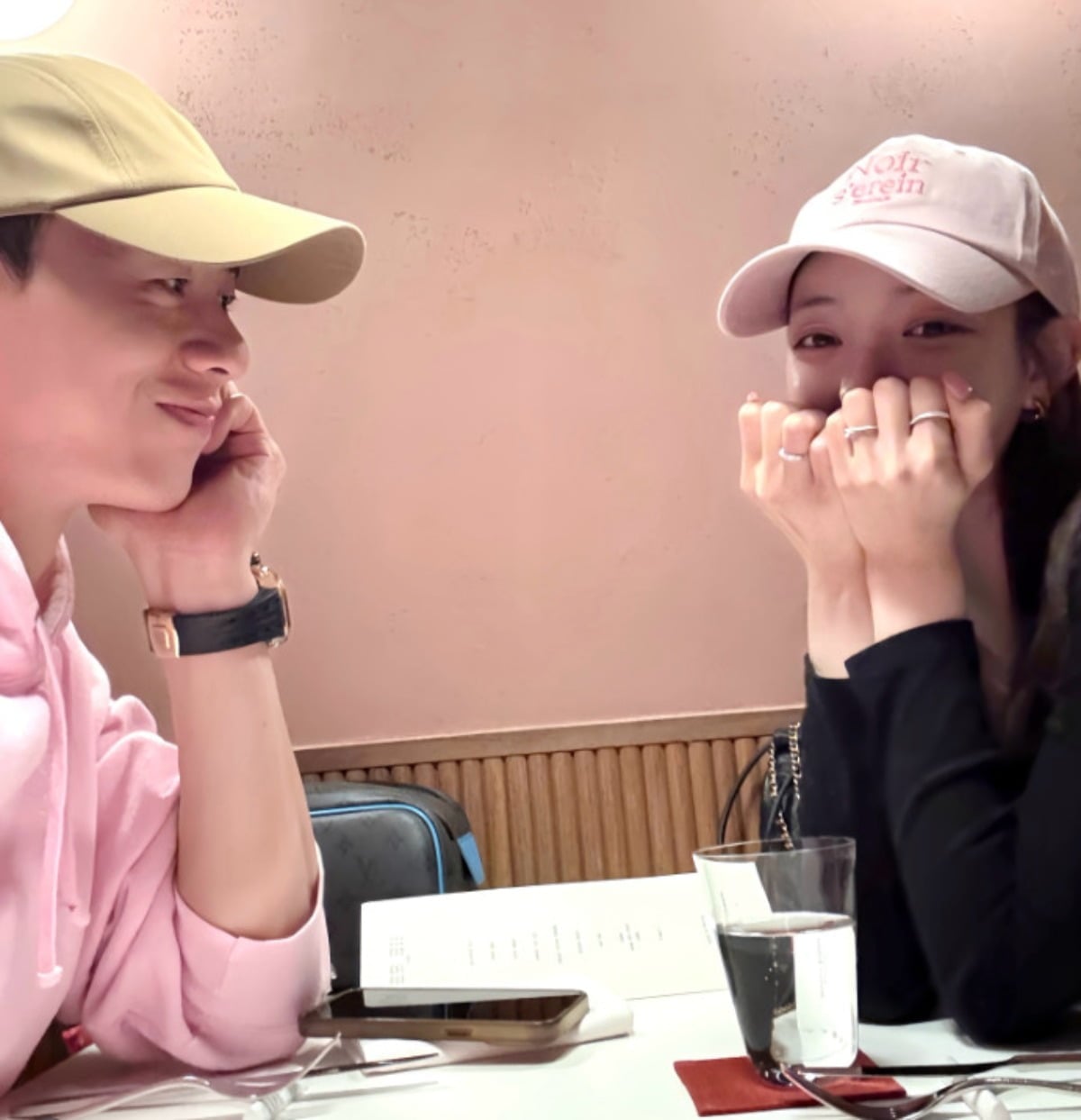 나란히 '솔로지옥3'에 출연했던 이관희와 유시은이 현실 연인을 인증했다. / 사진=이관희, 유시은 SNS