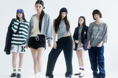 '4인조 복귀 가능성' 뉴진스, 4주년에 경사…'How Sweet' 3억 스트리밍 돌파