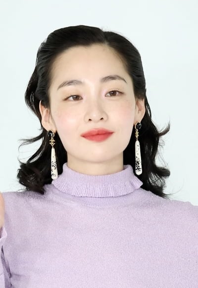 김민하, '뼈말라'로 난리더니 또 화제성 입증했다…부산영화제 개막식 단독 MC