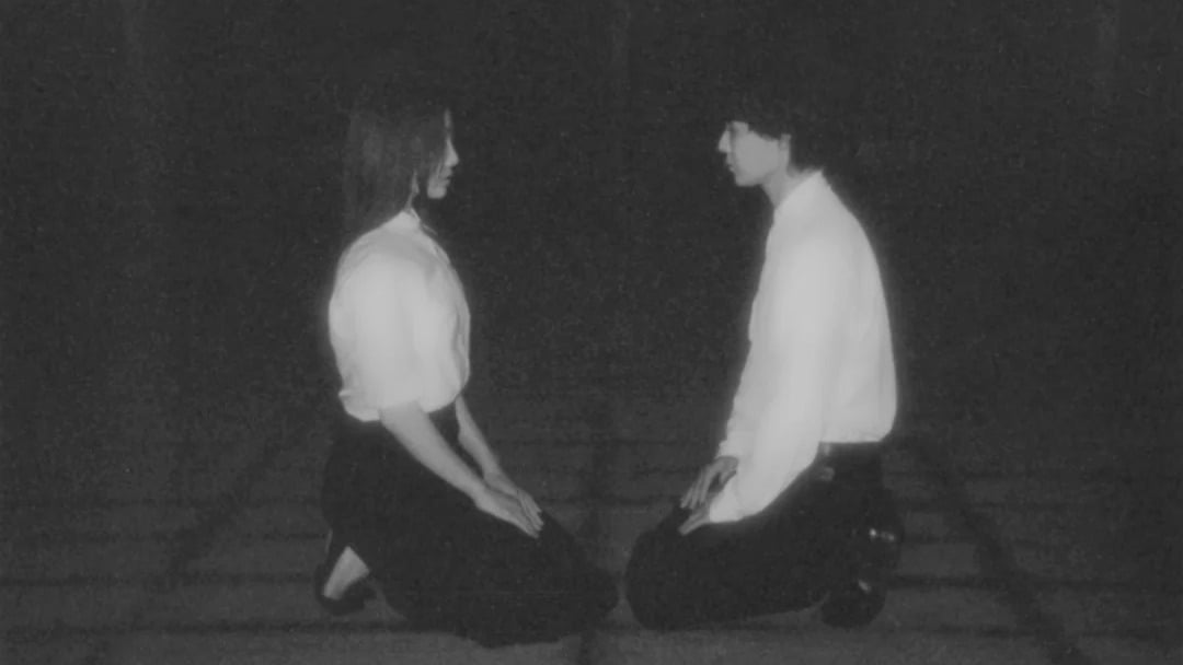 가수 던의 디지털 싱글 'Too Much' 티저 이미지./ 사진=던 인스타그램 캡쳐