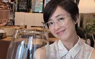 '배우 활동 중단' 김민정, 숏컷으로 달라진 분위기…44세 생일 맞은 근황