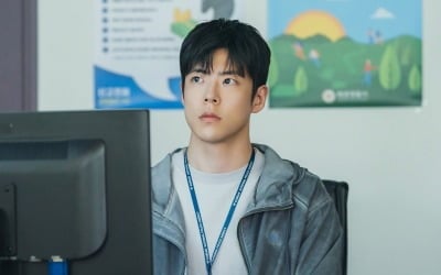 공효진 뒤 바짝 쫓는다…최우성, 몸부터 움직이는 행동파 형사 ('유부녀킬러')