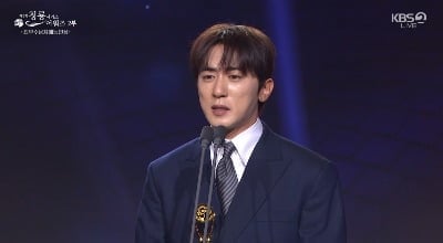 김원훈 "상 못 받았으면 데스노트…최우수상 받았으니 살려 드리겠다" 폭소 ('청룡시리즈어워즈')