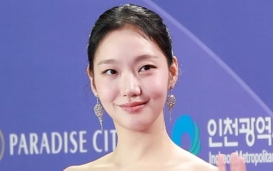 김고은, 대상 품에 안고 오열했다…"매 작품 절실한 마음으로 임해" ('청룡시리즈어워즈')