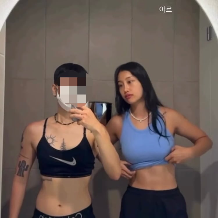 ‘레즈비언 부부’ 곽선희, 몸짱 아내 자랑…배에 복근이 쫙 갈라져있네