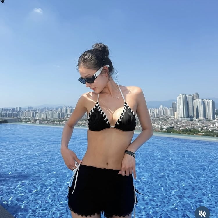 21기 옥순, 살이 점점 빠지네…자신있게 비키니 사진 여러 장